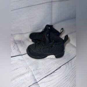 Air Jordan 12 Retro “Black and White Taxi” Toddler Boys💙Gently worn.